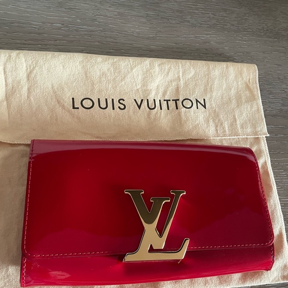 Louis Vuitton Patent Leather Louise clutch - Picture 2 of 15